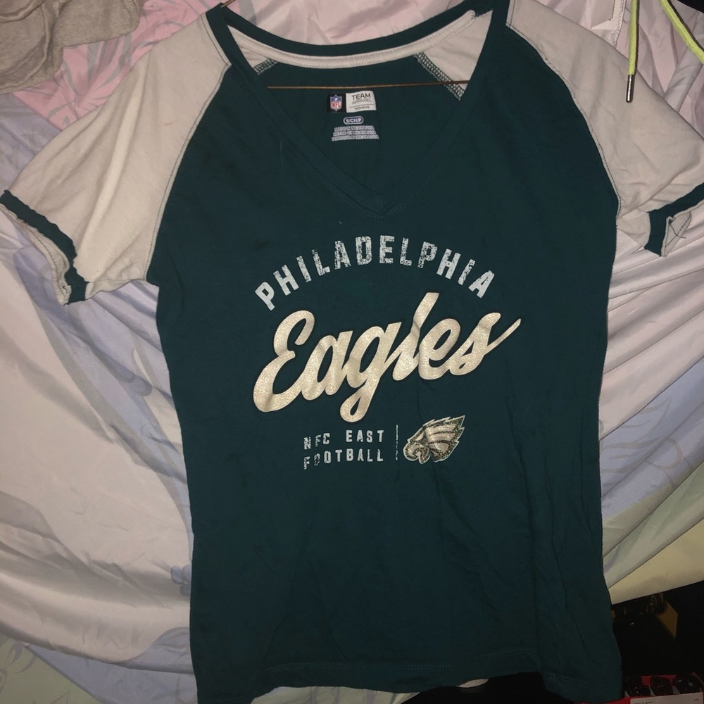 Women’s NFL eagles V neck T-shirt with glitter.